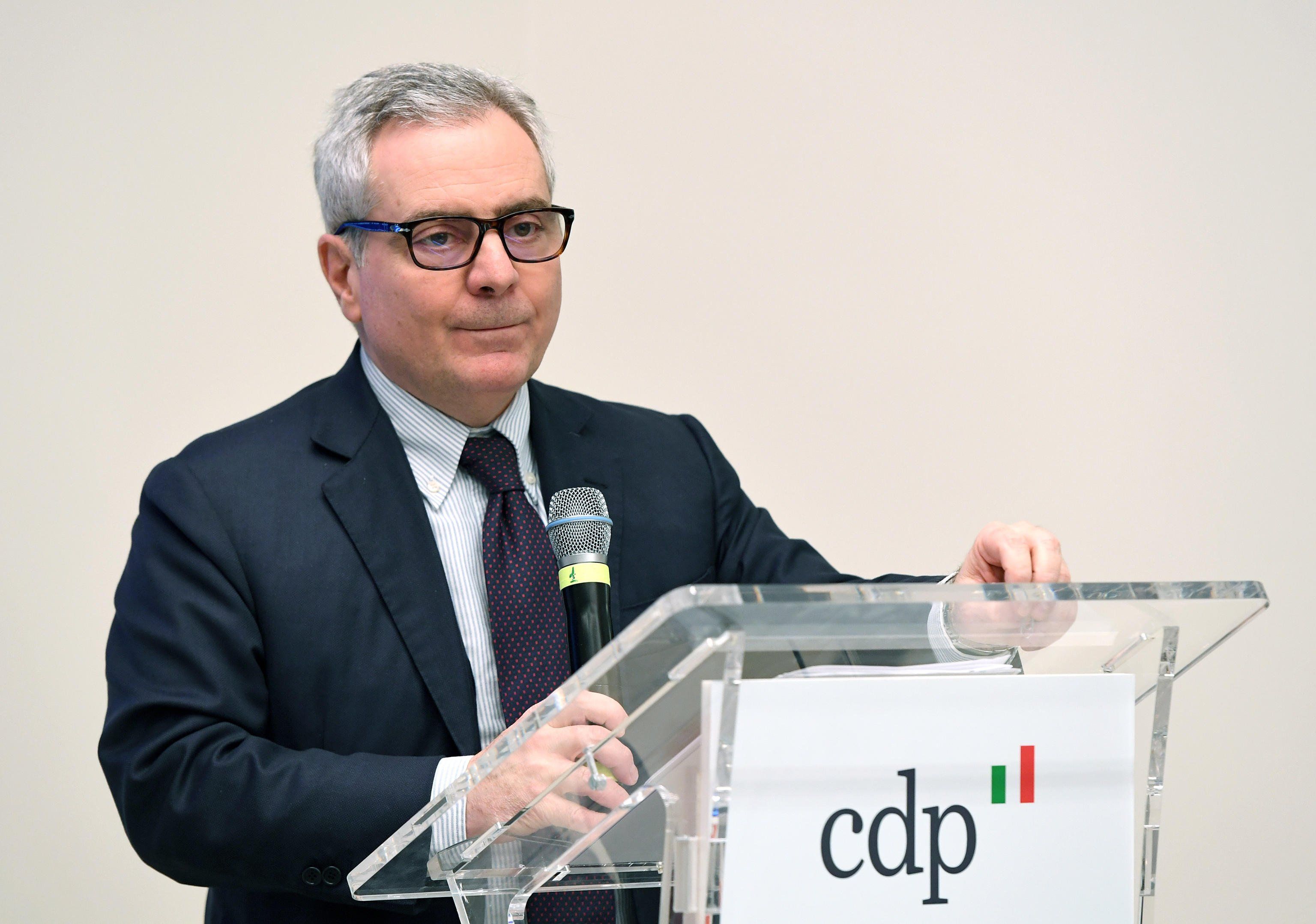 Intanto le emissioni in dollari volano