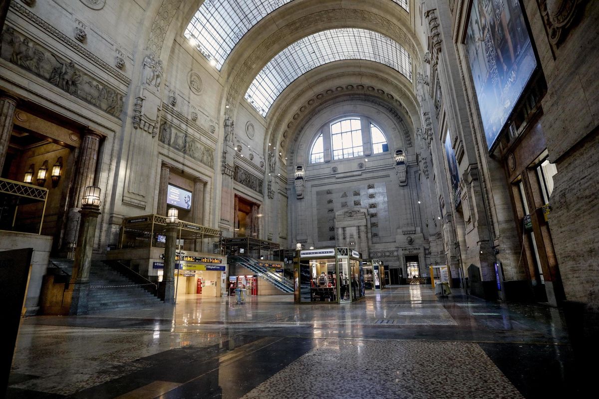 Violenze in stazione? «C'entra Piantedosi»