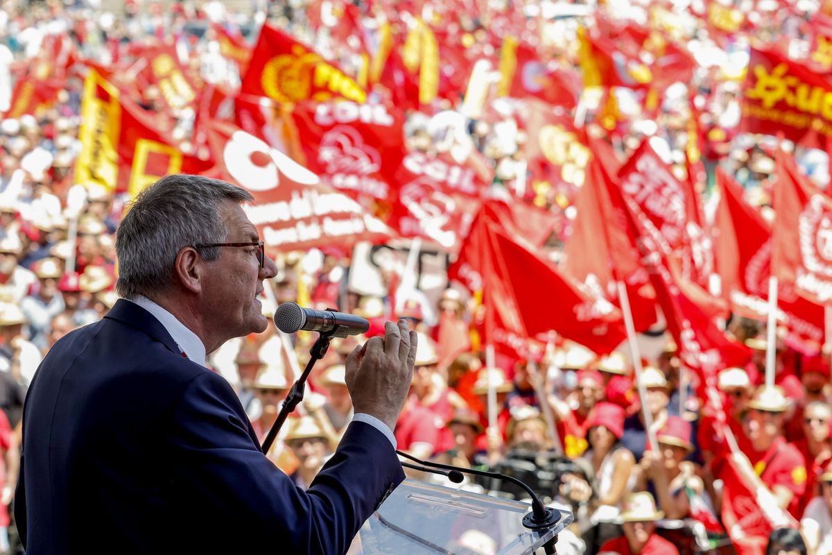 La sinistra celebra il Primo maggio tifando per le tasse contro i salari