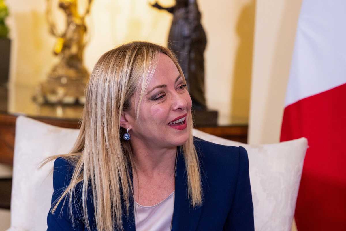 «Stipendi su fino a 100 euro al mese». Dal premier una scudisciata a Landini