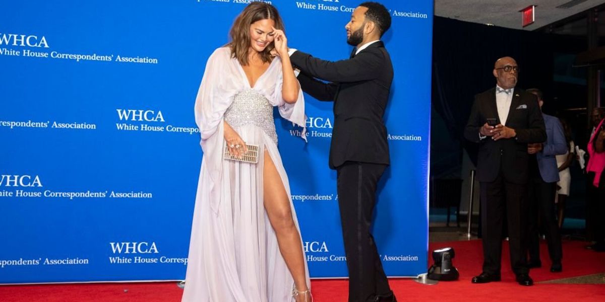 NextImg:Chrissy Teigen blasted for having servants carry her dress through streets to the White House Correspondents' Dinner