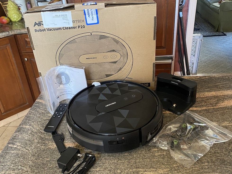 Airrobo P20 robot vacuum unboxed