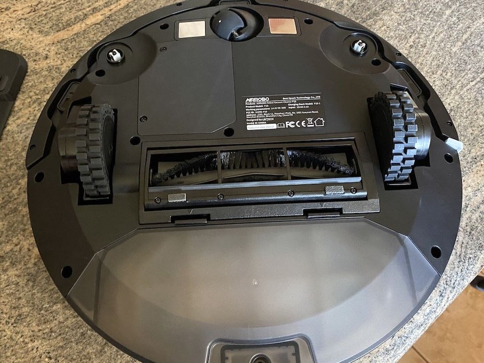 Botton view of Airrobo P20 vacuum cleaner