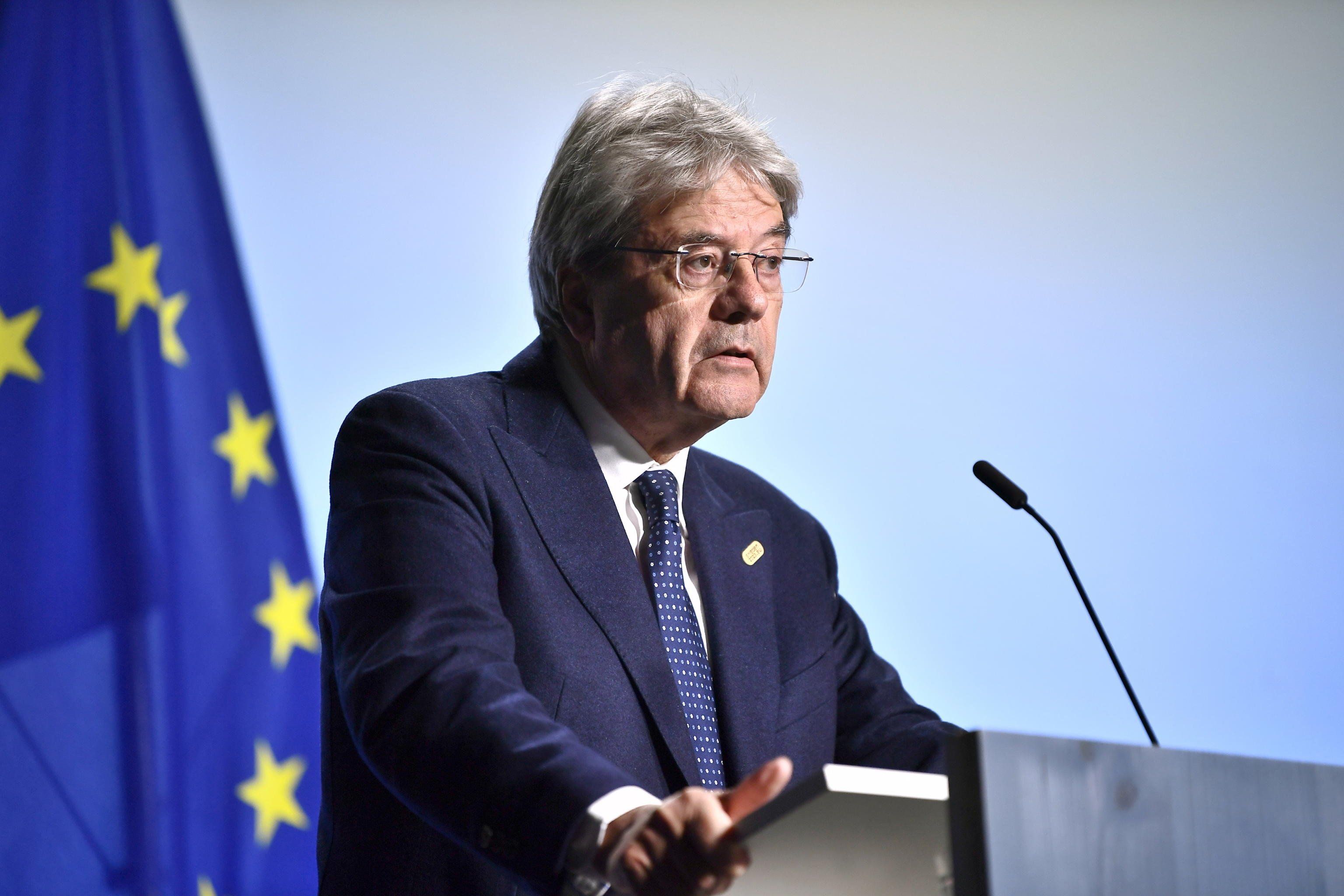 Gentiloni ci bacchetta ma i tagli da premier sono stati un disastro