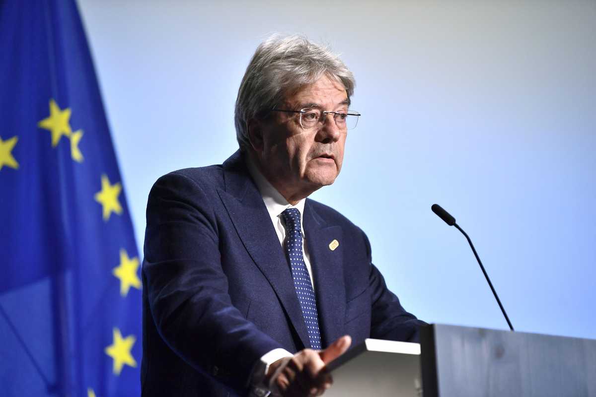 Gentiloni ci bacchetta ma i tagli da premier sono stati un disastro