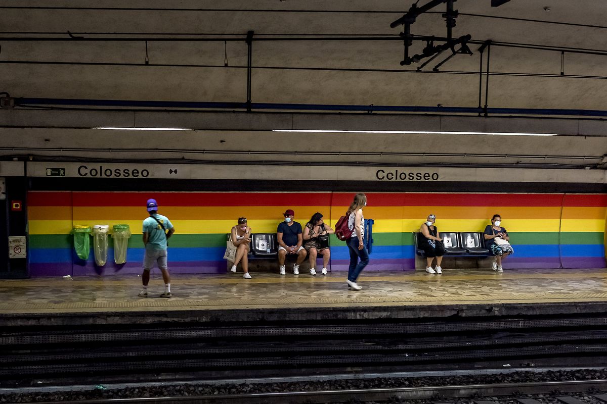 «Mai più avvisi anti rom sulla metro». Per rieducare l’Atac c’è la Onlus Lgbt