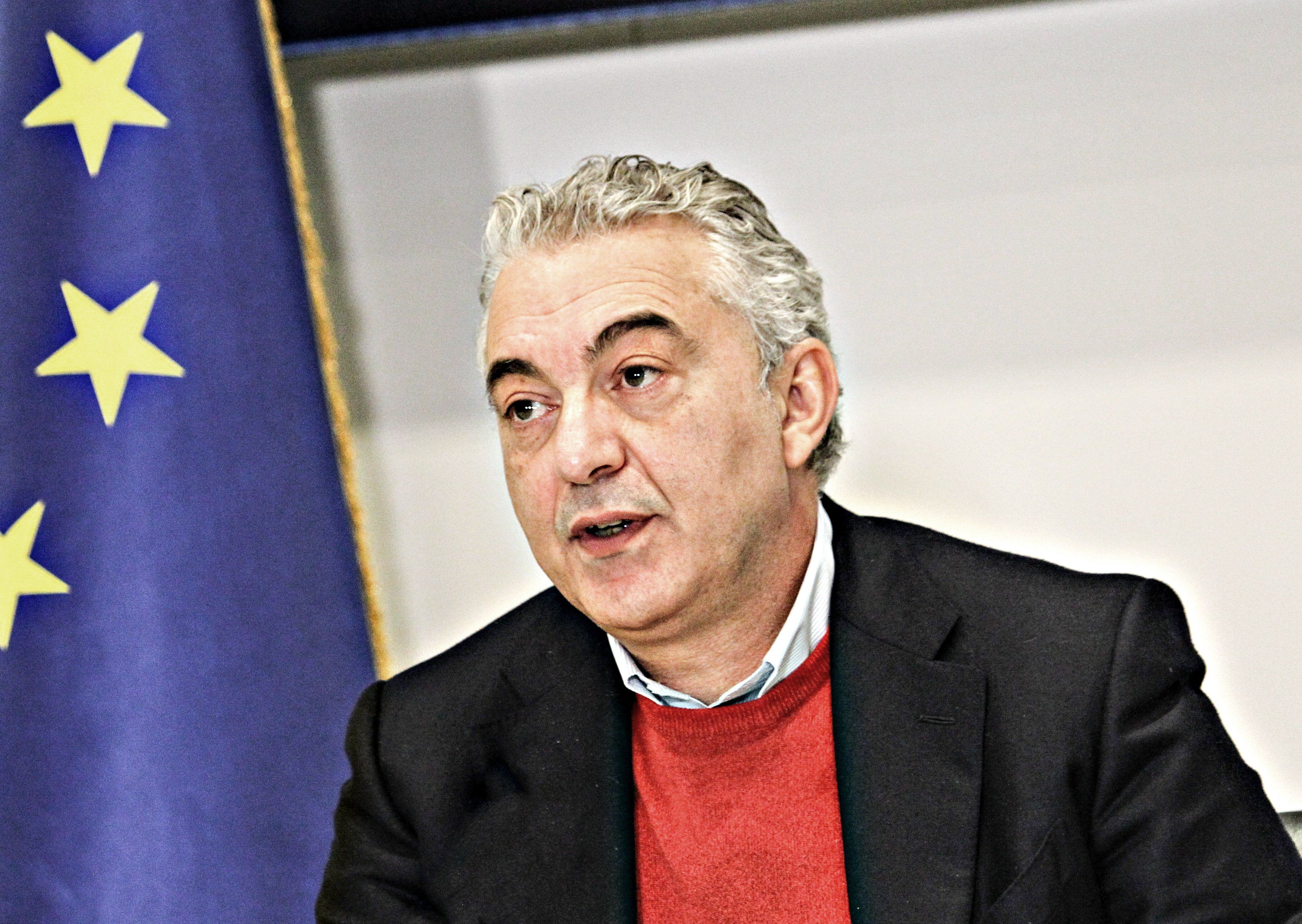 Arcuri verso il processo. I pm: «Mascherine pericolose, provvigioni abnormi»