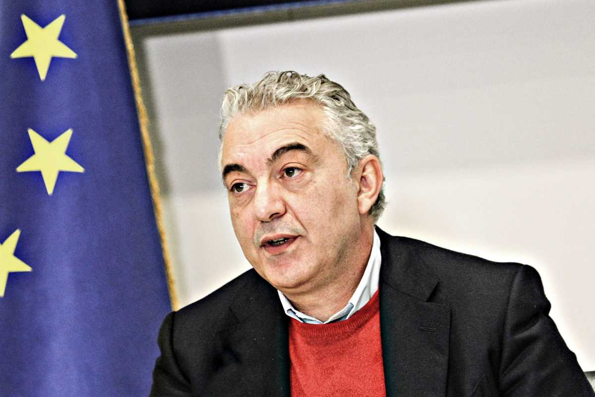 Arcuri verso il processo. I pm: «Mascherine pericolose, provvigioni abnormi»