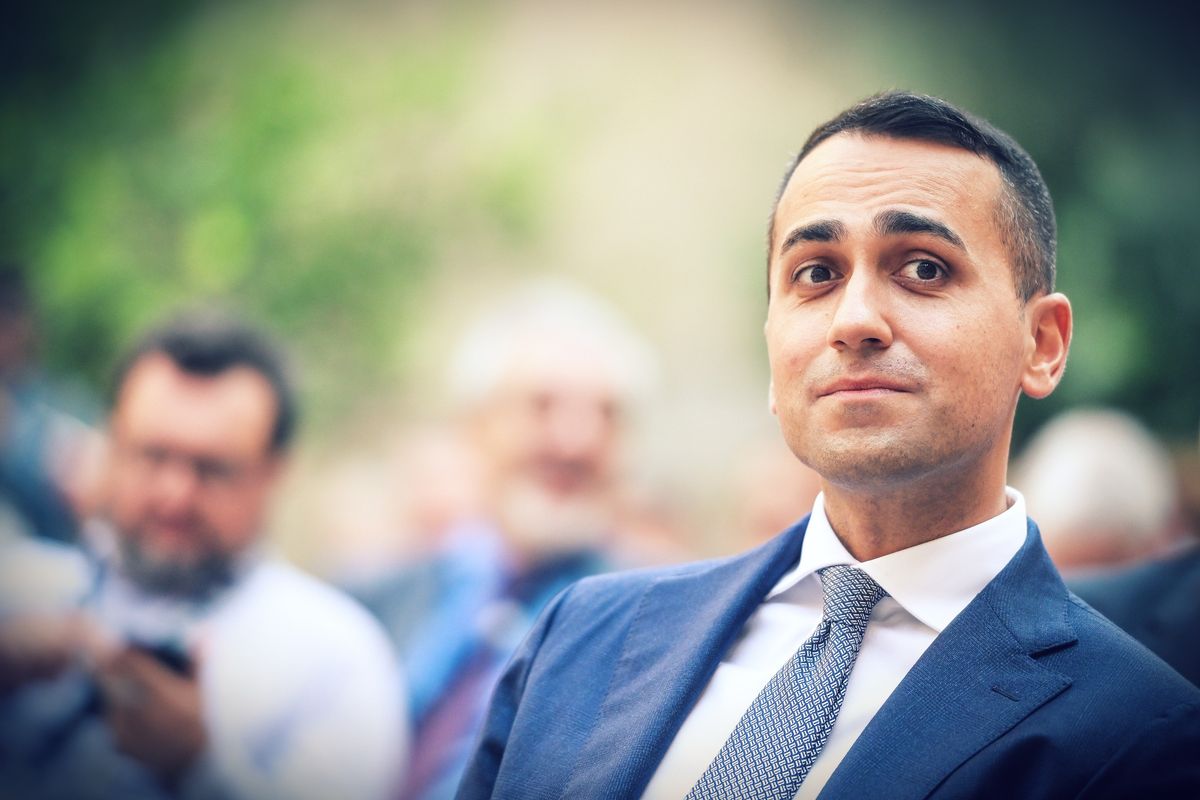 Di Maio abolisce la sua povertà