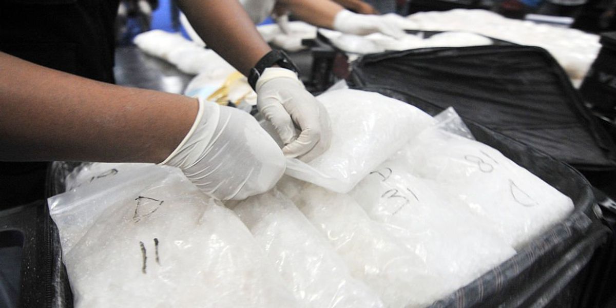 NextImg:California meth dealer escapes with 60 pounds of sheriff's drugs, makes simple getaway