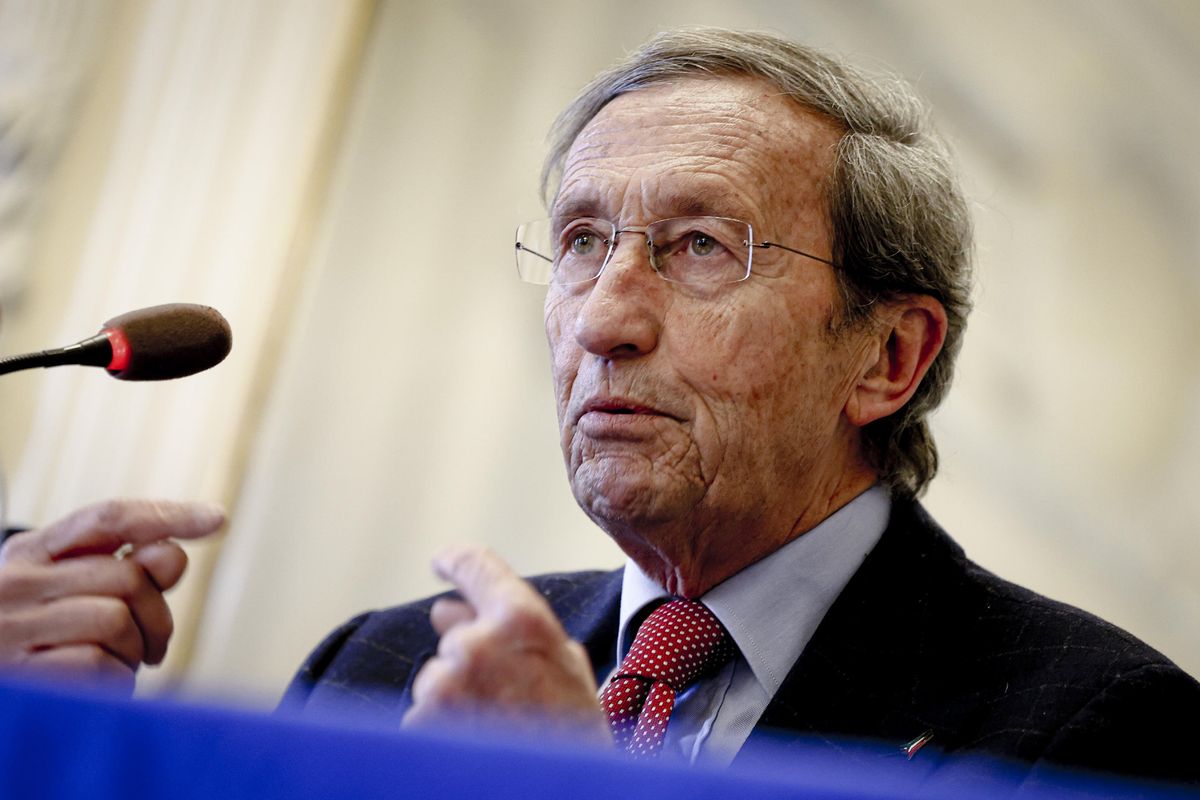 Contro la Meloni riesumano Fini