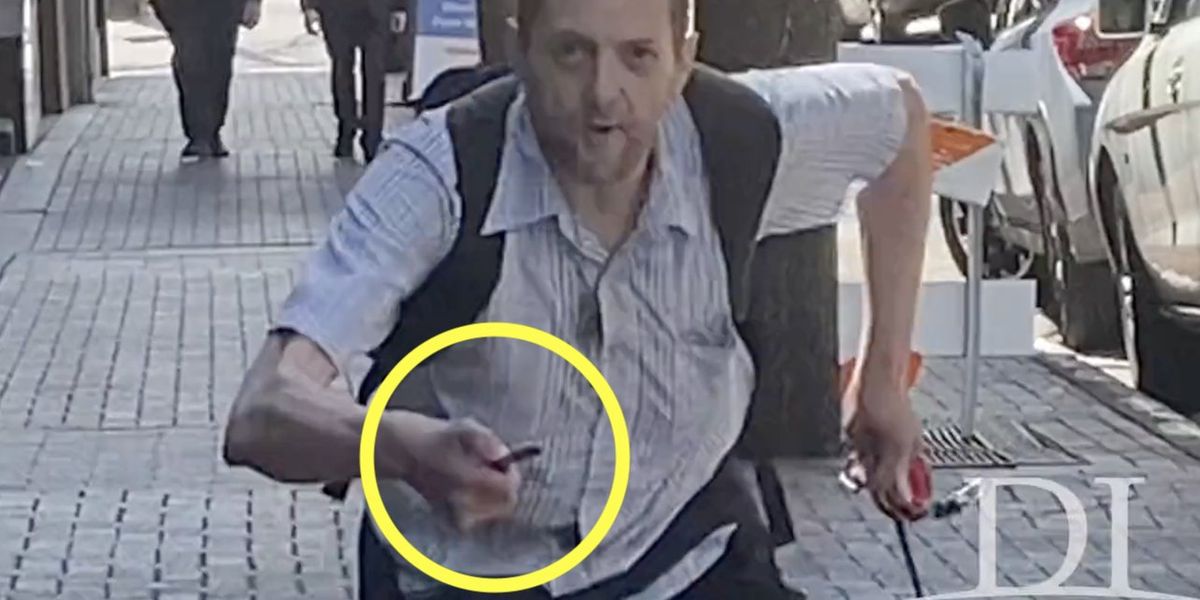 NextImg:'You're gonna die!' Knife-wielding nut caught on video chasing journalist, threatening his life in front of numerous witnesses in Seattle