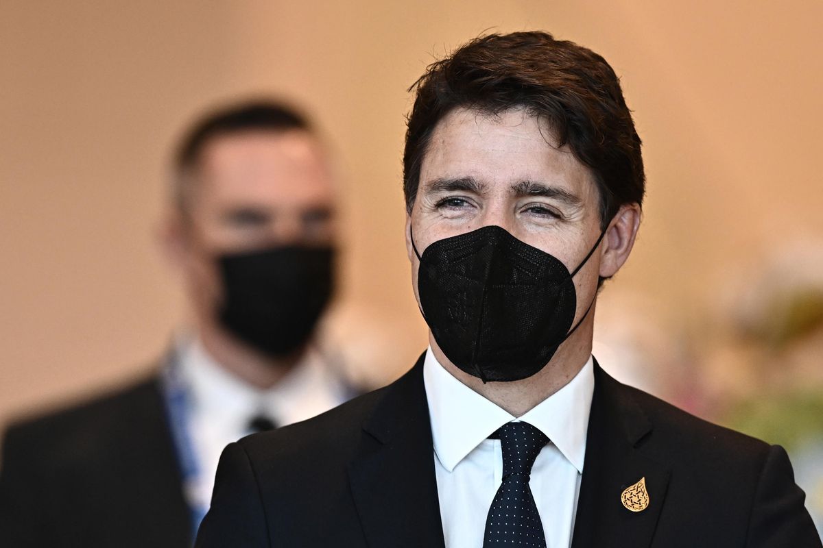 «Quali restrizioni?». Trudeau e Fauci rinnegano le misure che hanno imposto