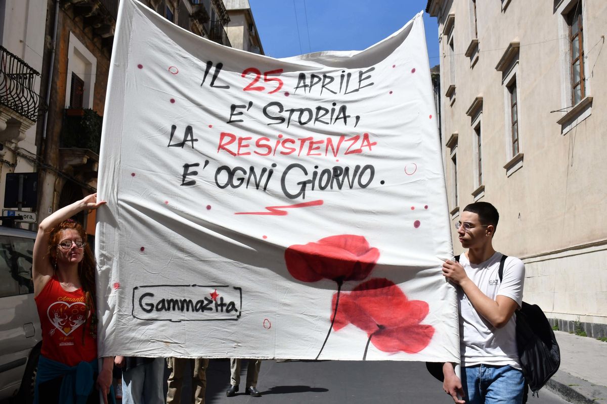 Non ci siamo liberati di ipocrisie e falsità