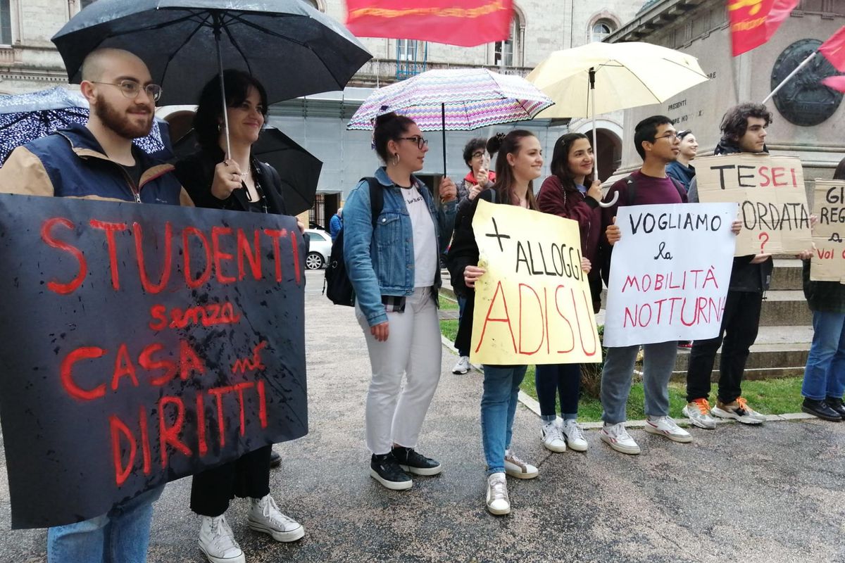 Gli studenti tacevano sul green pass e adesso si lamentano per mezz’ora di treno