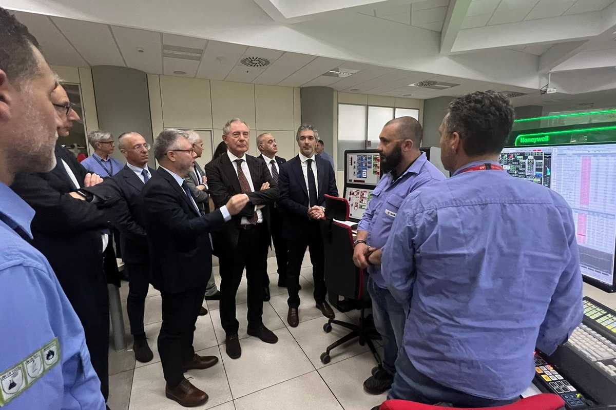 Urso in visita a Priolo: «Isab salvato senza farlo fermare»