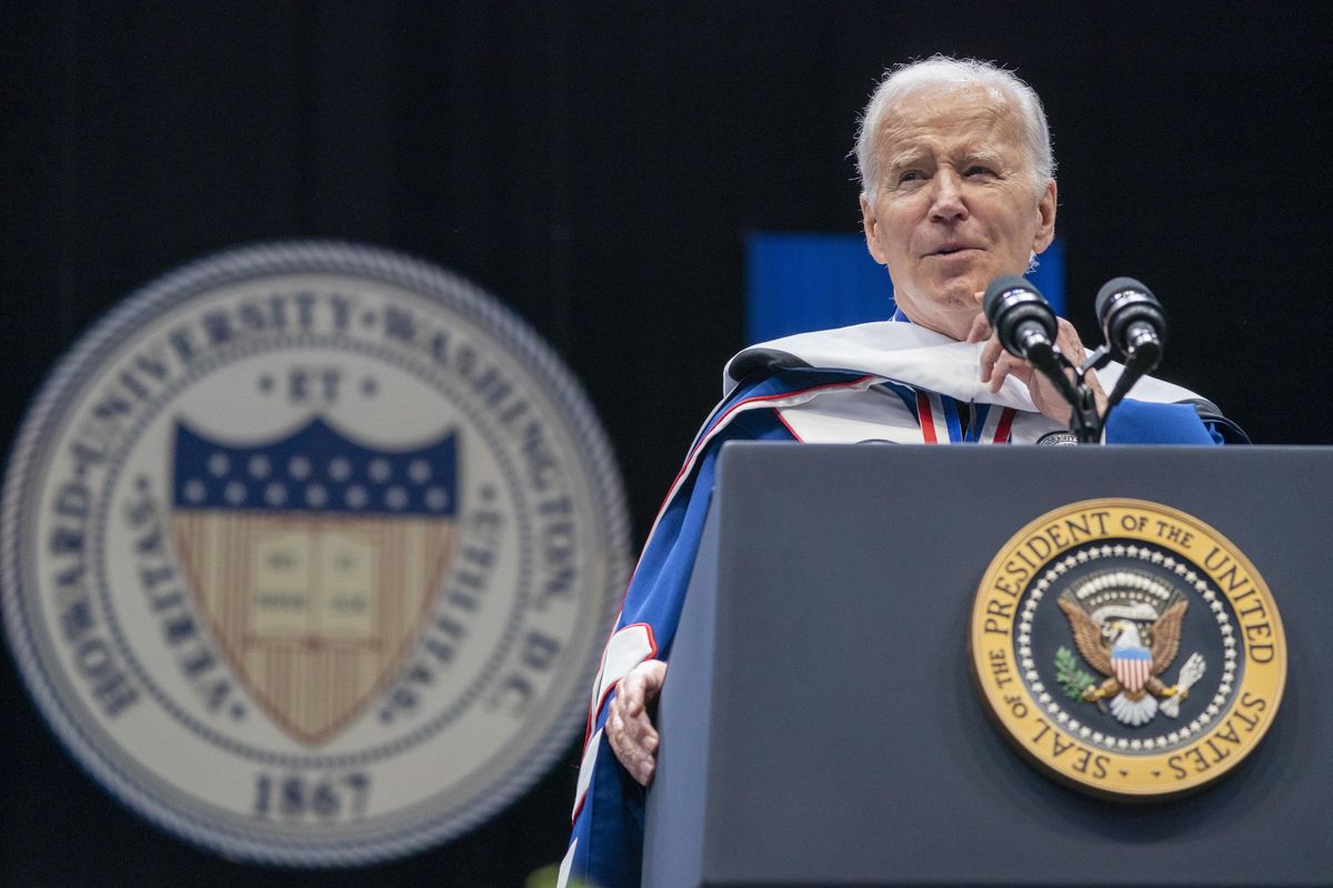 Biden non controlla le frontiere. E New York dichiara l’emergenza
