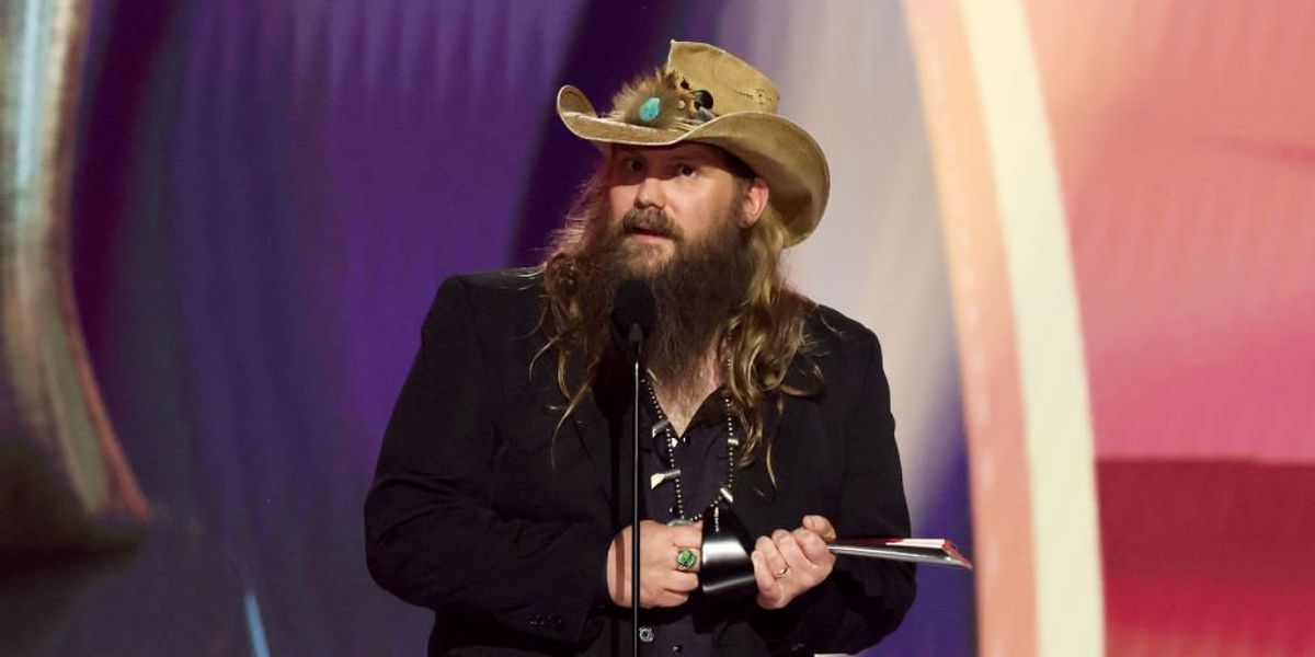 Chris Stapleton claimed top country music award, then hung around to help clean up: 'If you’re gonna be a dreamer, you better be a doer'