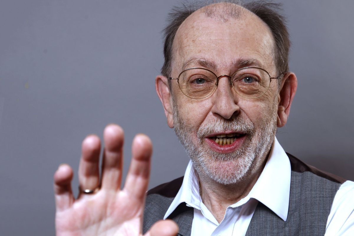 De Benoist al Salone. «La Stampa» lo vuole, poi lo mette all’indice