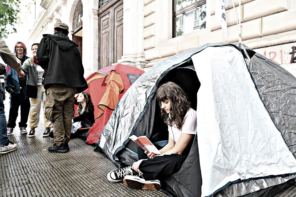 Sinistra e media manipolano la causa. Se ne sono accorti pure gli attendati