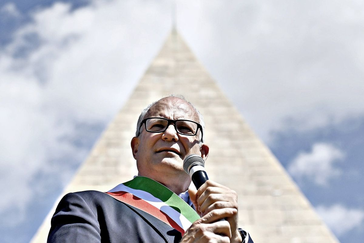 Gualtieri gioca al green come Sala. A Roma la Ztl anche per i residenti