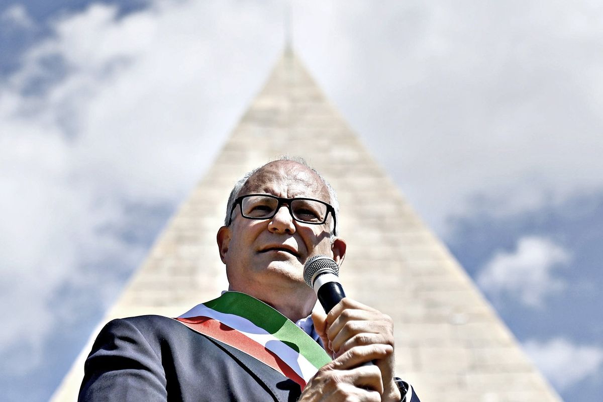 Gualtieri gioca al green come Sala. A Roma la Ztl anche per i residenti