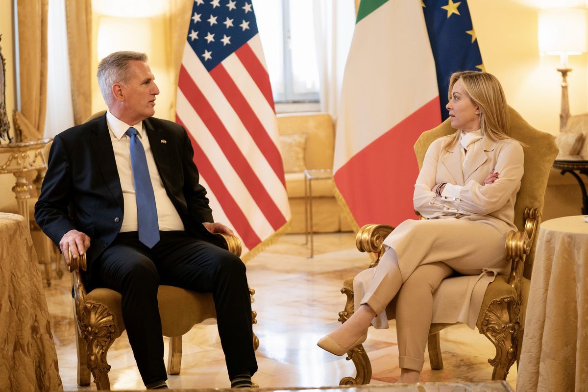 McCarthy in missione anti cinese dalla Meloni e da papa Francesco