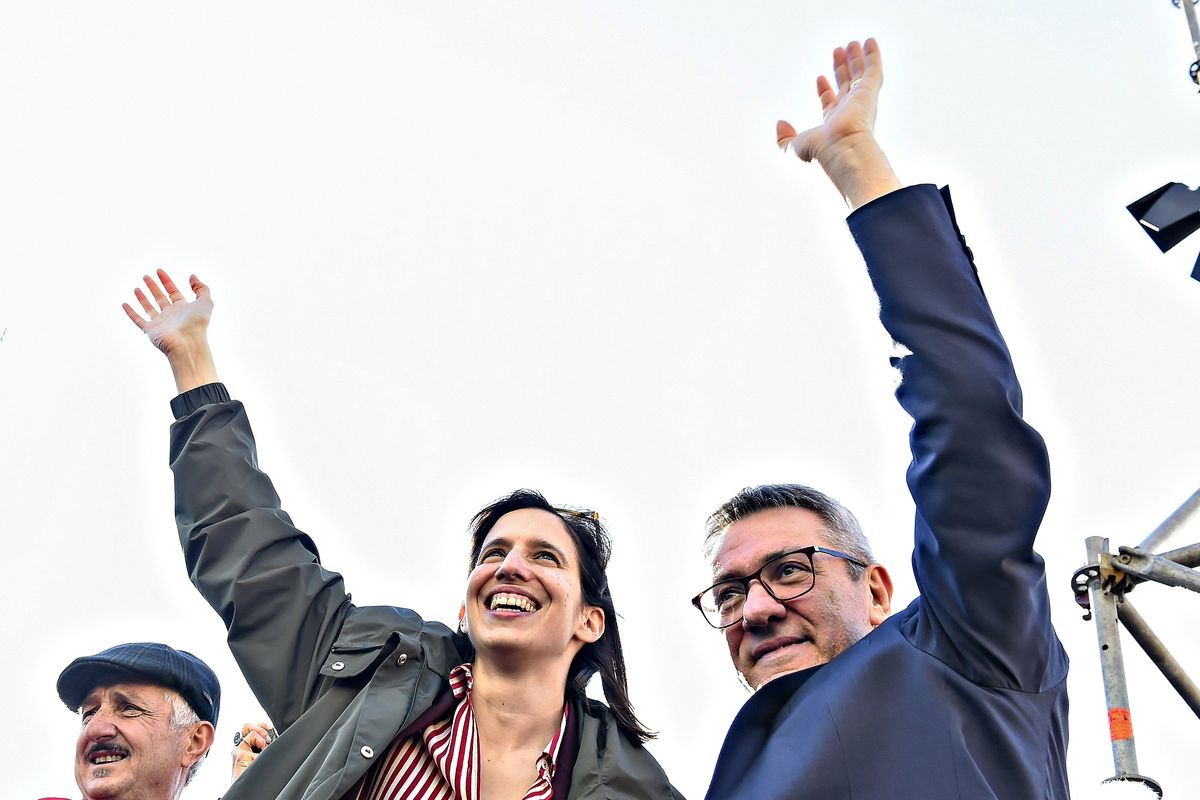 Il Pd del Jobs act con i sindacati protesta contro l’aumento dei salari