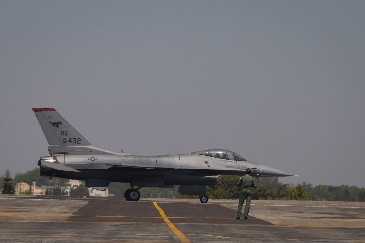 Macché boicottaggio agli aerei russi. A terra ora restano quelli occidentali