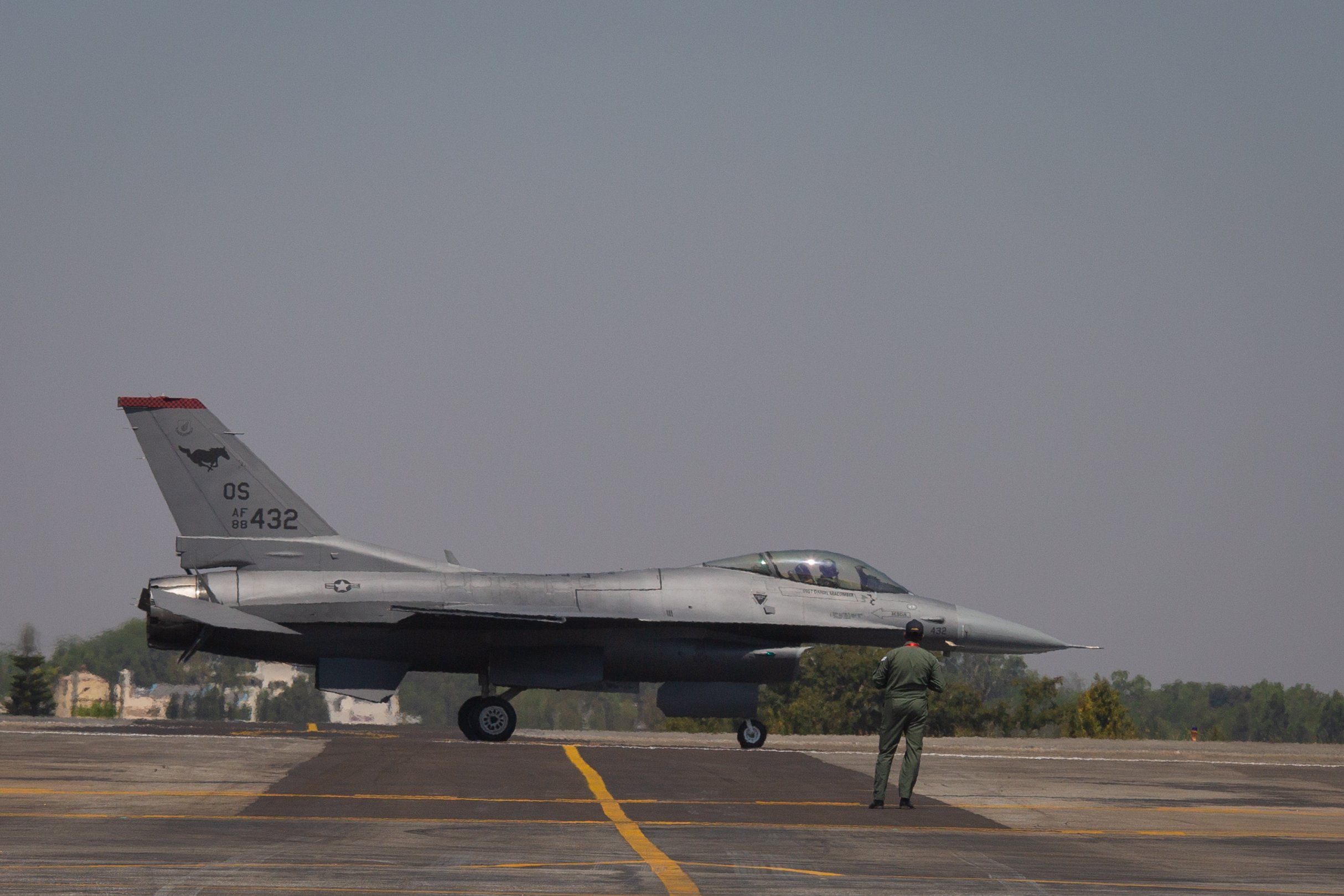 Macché boicottaggio agli aerei russi. A terra ora restano quelli occidentali