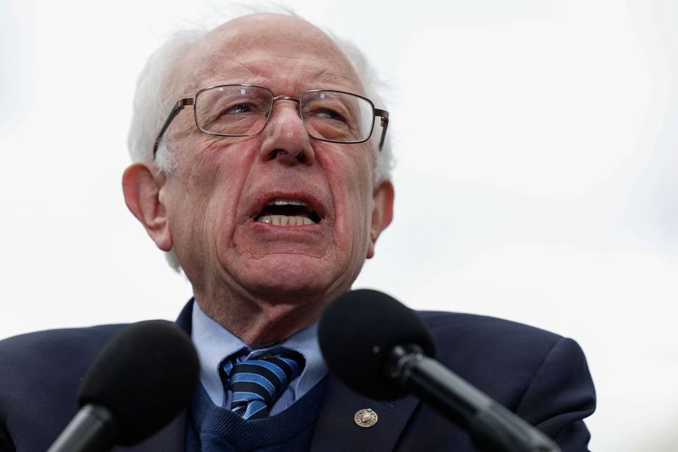 Sen. Bernie Sanders calls for per hour federal minimum wage, 32-hour work week Sen. Bernie Sanders calls for per hour federal minimum wage, 32-hour work week