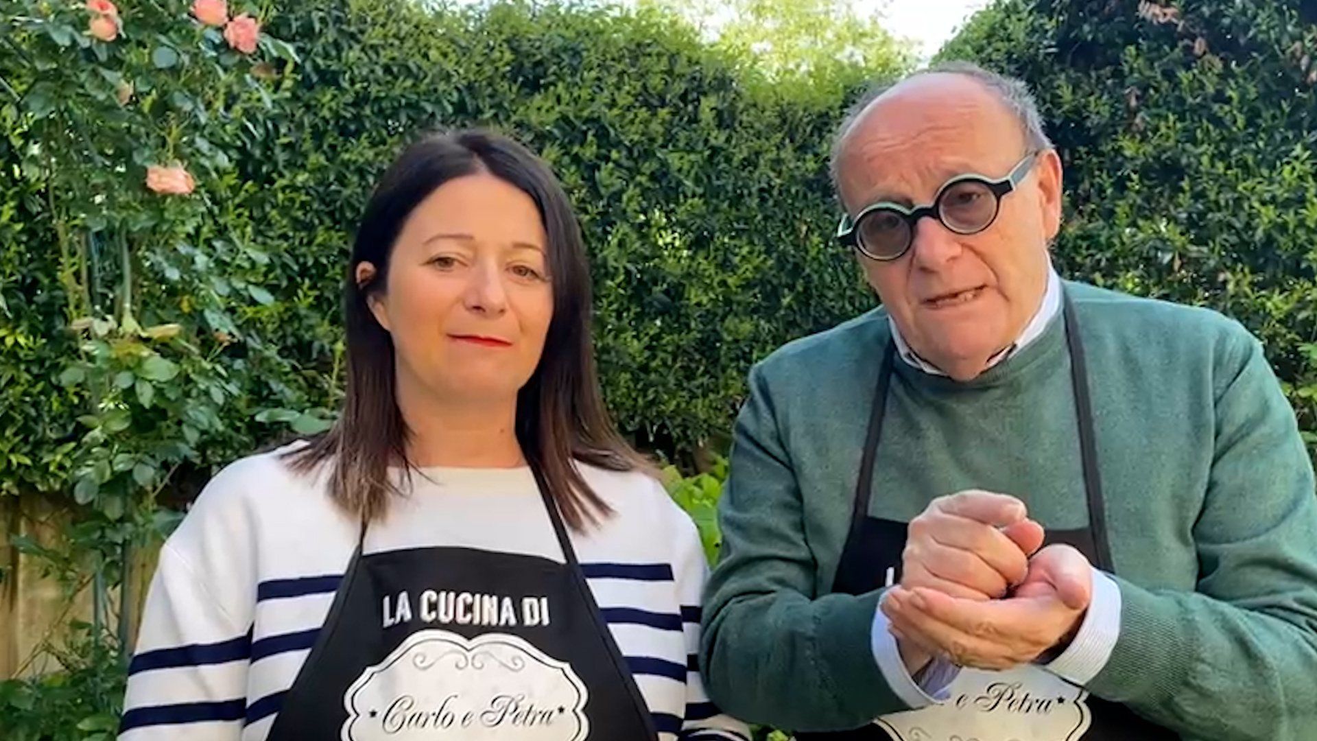 Le pillole di galateo di Petra e Carlo: ricevere in giardino