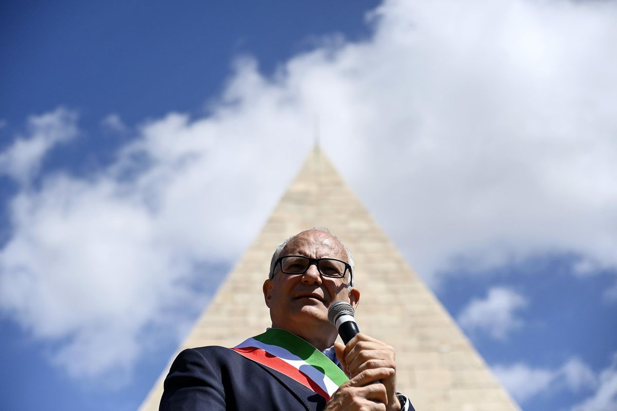 I municipi di sinistra boicottano la Ztl. Gualtieri costretto alla retromarcia