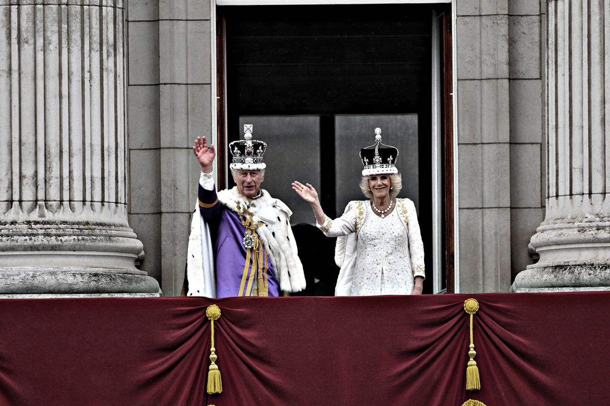 Carlo III incoronato senza intoppi. Il popolo però attende William e Kate