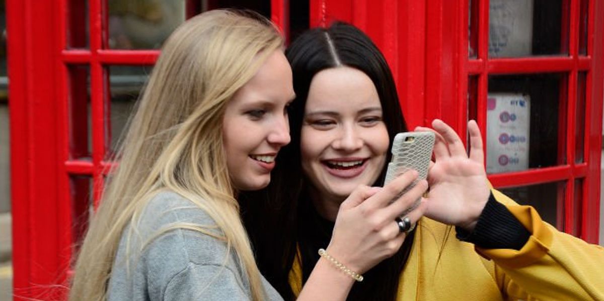 NextImg:Teen girls text more, become more self-centered when in a bad mood, study shows