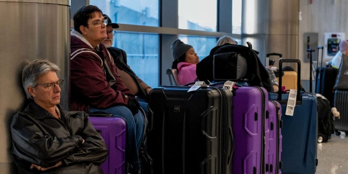 NextImg:Biden, DOT aim to require airlines to compensate stranded passengers for meals, hotels, rebooking