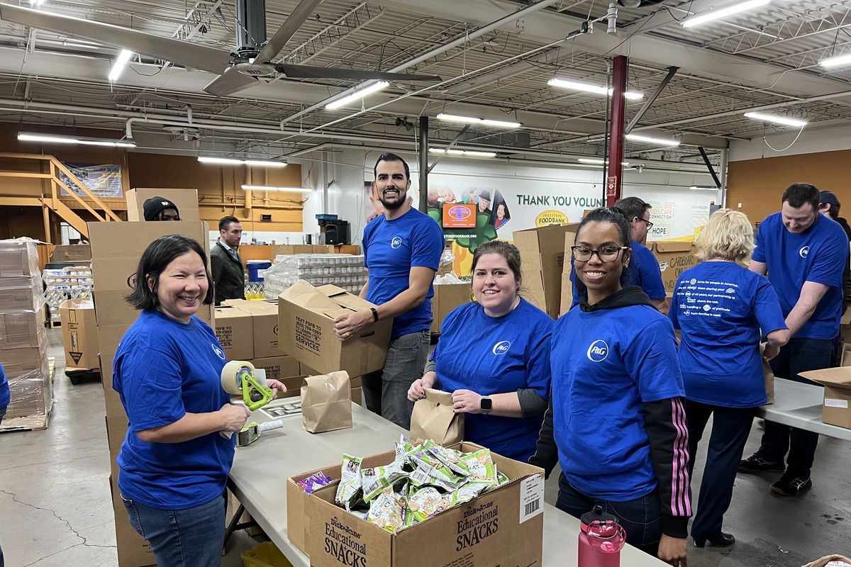 Know someone doing major good in the world? Share their story and win $1,000 for charity with Upworthy & P&G’s #ActsOfGood Awards