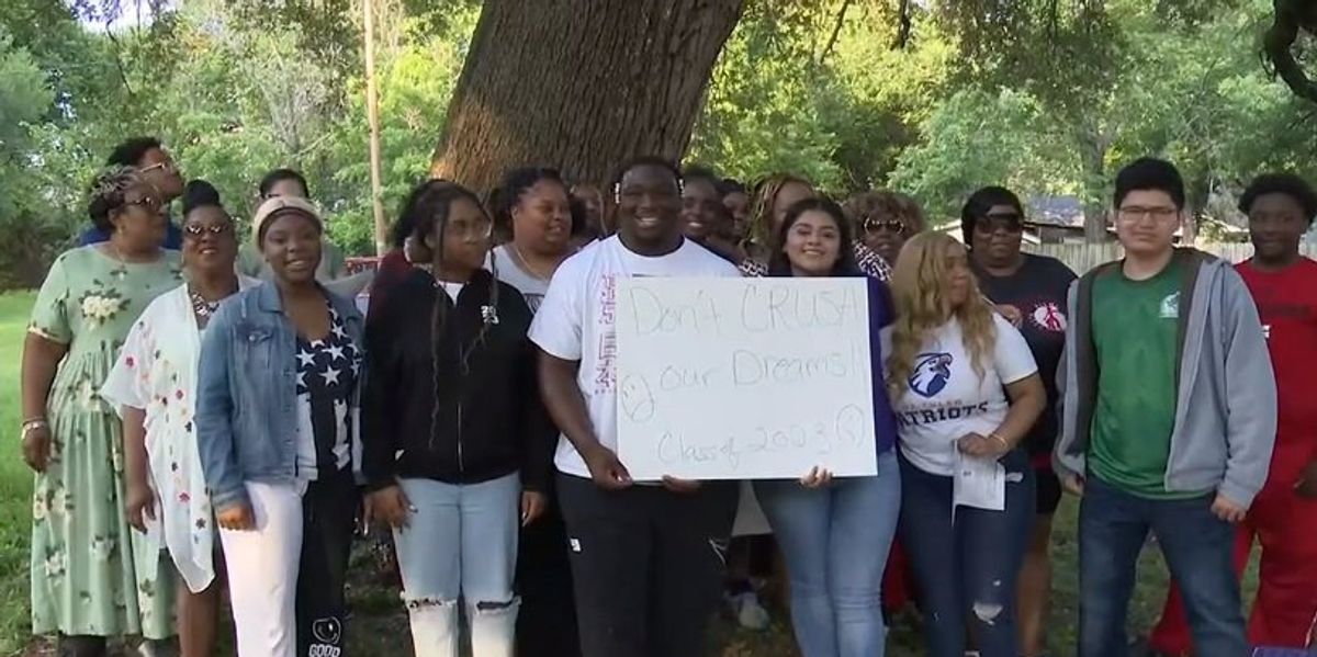 NextImg:Texas high school delays graduation because just 5 seniors currently qualify for it