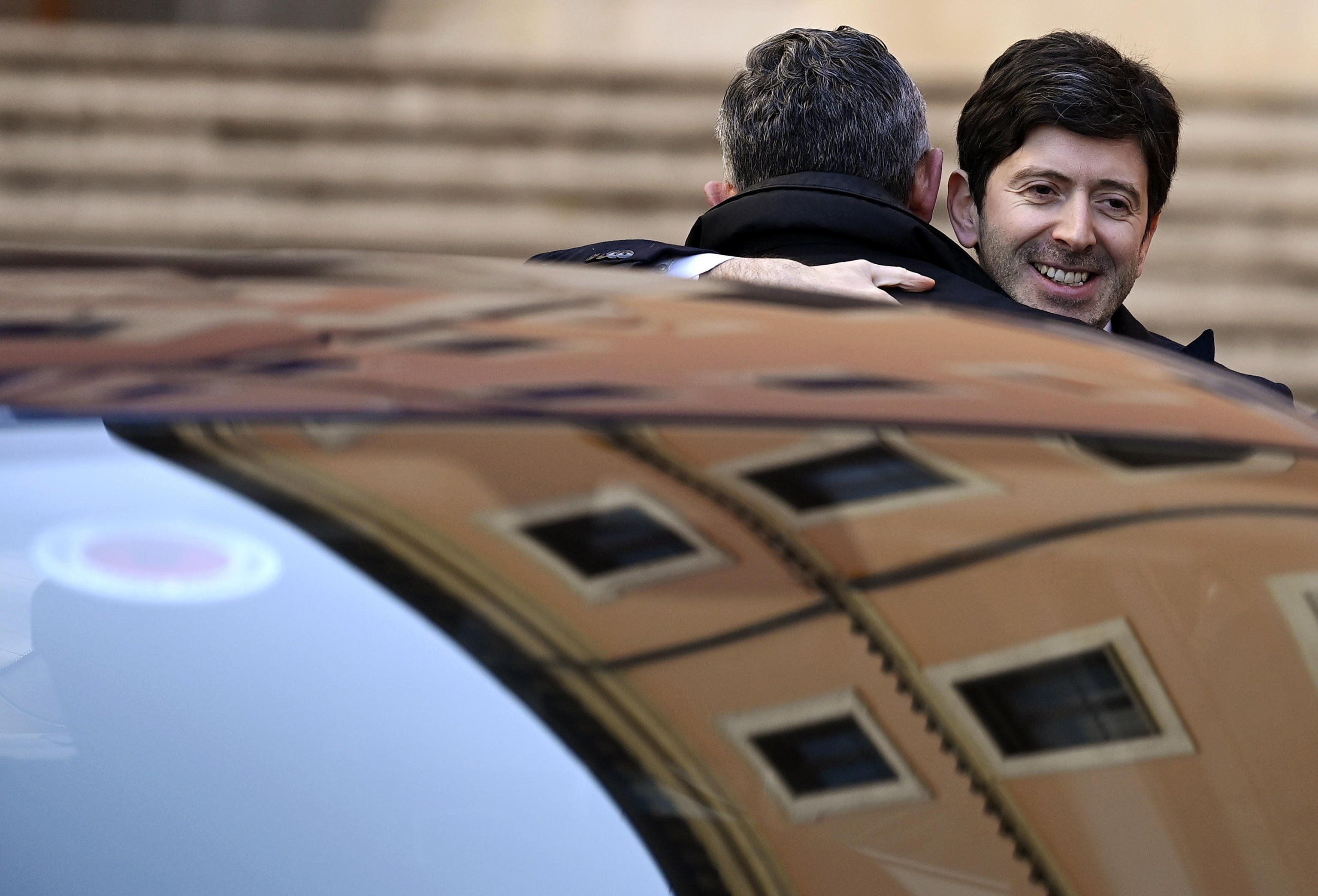 Provano a salvare Speranza & C. dal processo