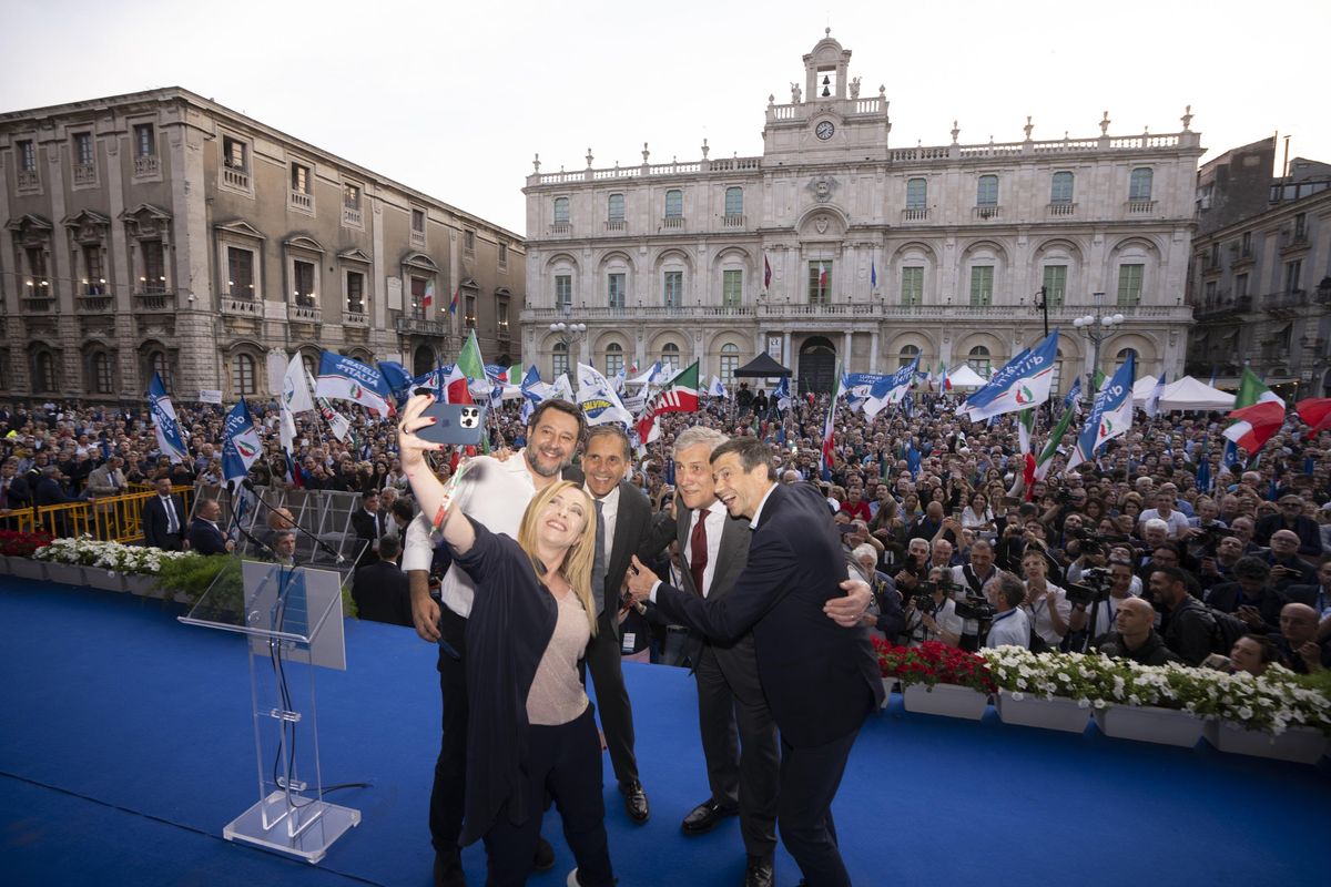 L’opposizione crea il caso RaiNews24: «Trasmesso il comizio della destra»