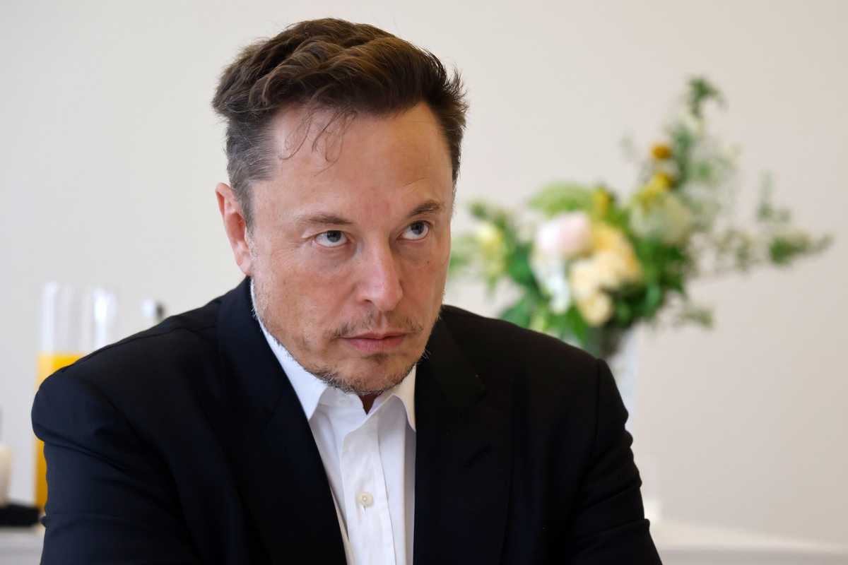 Musk sfida l’Ue e molla il codice anti bufale