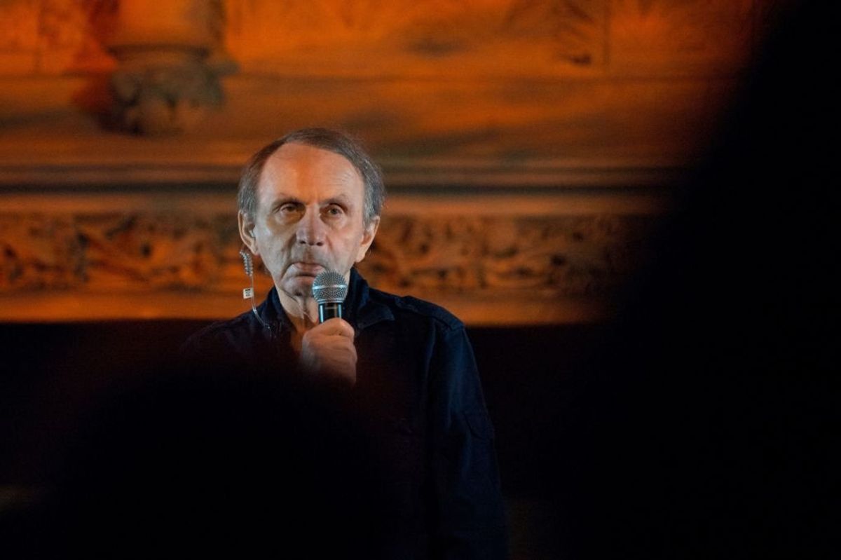 Torna Houellebecq, un po’ pentito e un po’ no