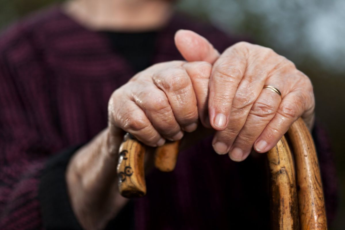 Se il vecchio è il male. La nostra società detesta gli anziani?