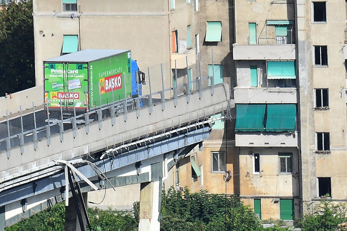 Il giallo del testimone sulla mega polizza del ponte Morandi