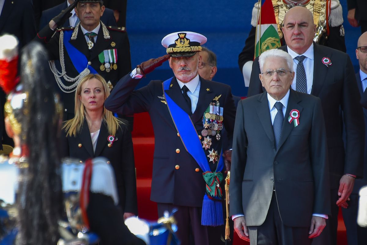 Alla parata in onore della Repubblica Chigi e Colle fanno quadrato su Kiev