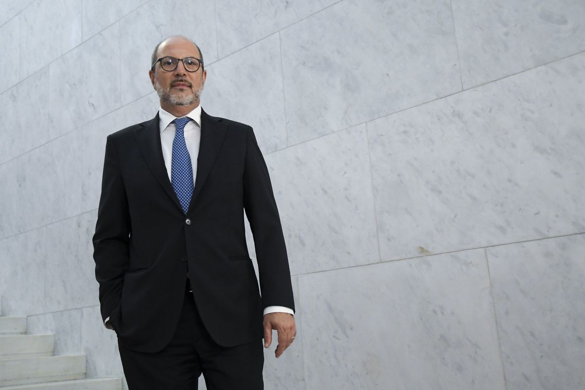 Il vice ambasciatore in Ue vota per Parigi e va contro l’input del governo sul cloud