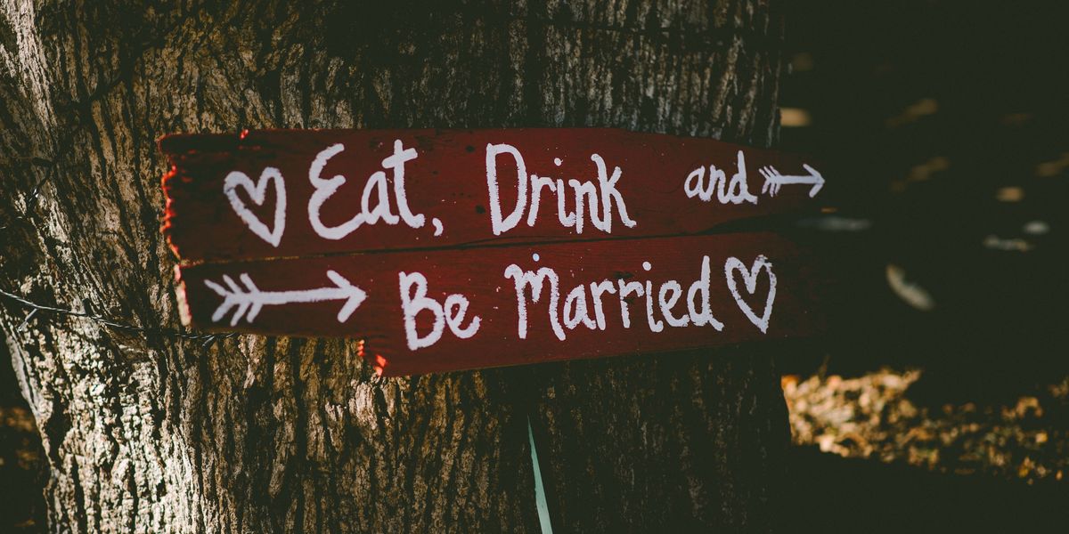 Decorative wedding sign that reads, "Eat, Drink, and Be Married"