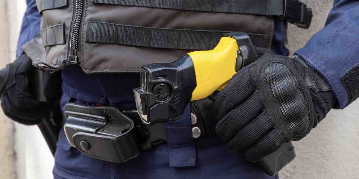 Police reportedly use Taser on 95-year-old great-grandmother with dementia who was holding knife while using her walker in Australian nursing home Police reportedly use Taser on 95-year-old great-grandmother with dementia who was holding knife while using her walker in Australian nursing home