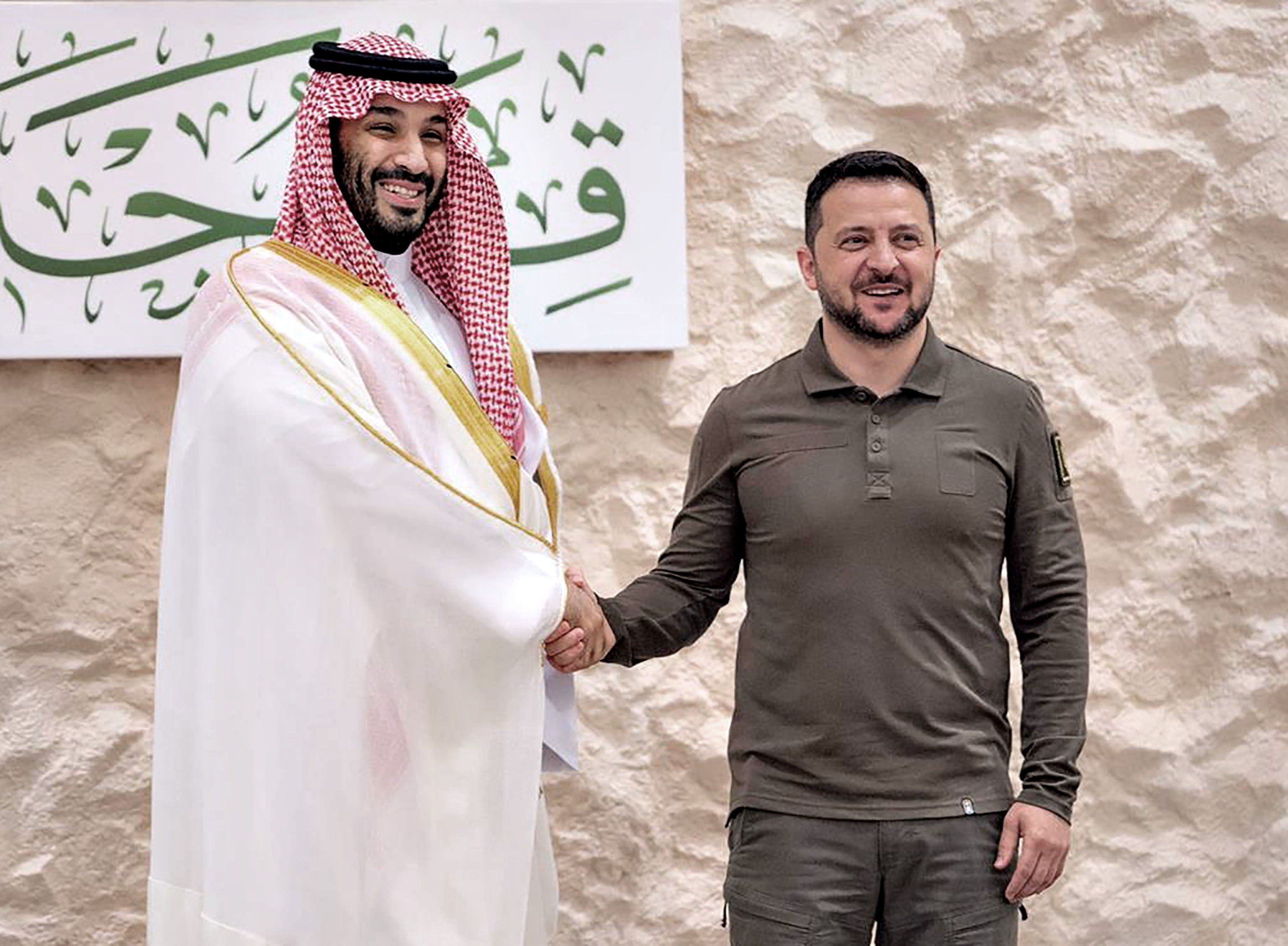 Giappone e Arabia: Zelensky si muove col «tour operator» targato Francia
