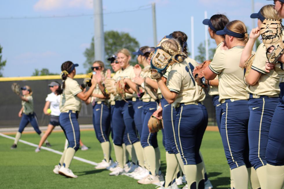 BASEBALL: Barbers Hill completes sweep of Lake Creek